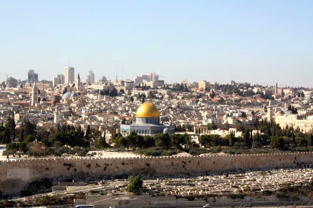 922678_10151646215799359_311420237_n